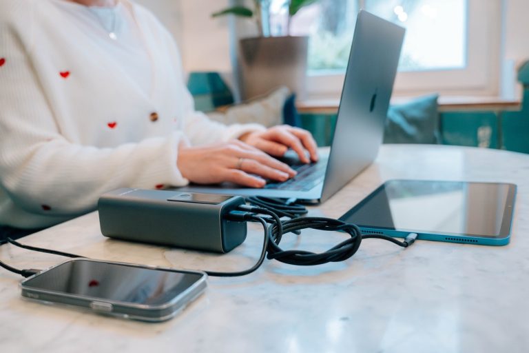 Verbatim Charge ‘n’ Go Power Bank 27.000 mAh – Starke Leistung für Laptop, Tablet & Smartphone